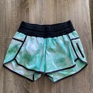 Lululemon tracker shorts size 8 EUC